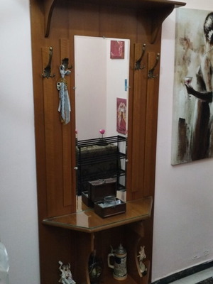 Entrance furniture like new with minor wear