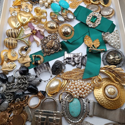 Vintage jewelry collection lot, 42 pieces, multicolor