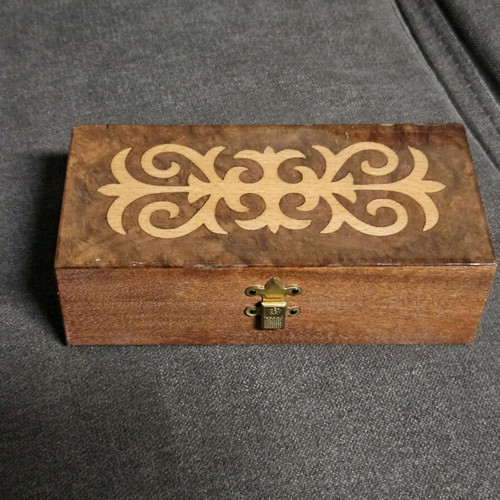 Wooden jewelry box with piano lacquer like new