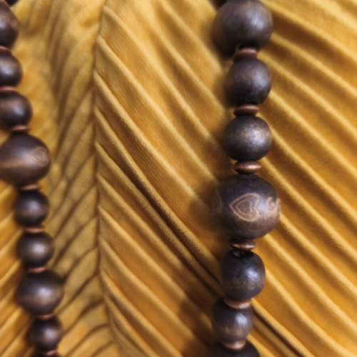 Wooden long handmade necklace like new, brown