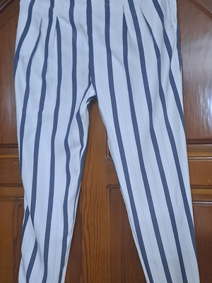 Zara Basic άσπρο και μπλε ριγέ παντελόνι μέχρι τον αστράγαλο μέγεθος M σαν καινούργιο