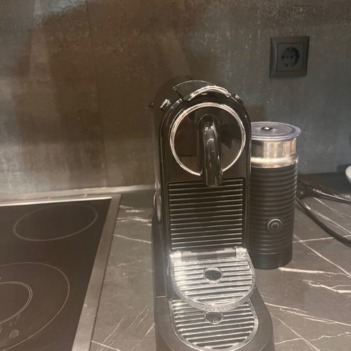 Nespresso Citiz & Milk Capsule Coffee Machine 19bar Pressure Black like new
