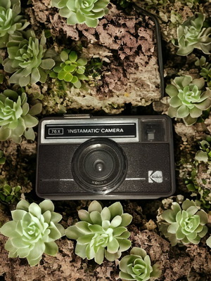 Kodak Instamatic 77x μεταχειρισμένη φωτογραφική μηχανή με δερμάτινη θήκη