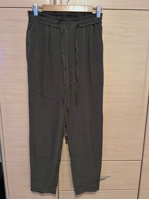 Панталон Zara от плат в цвят каки xs нов