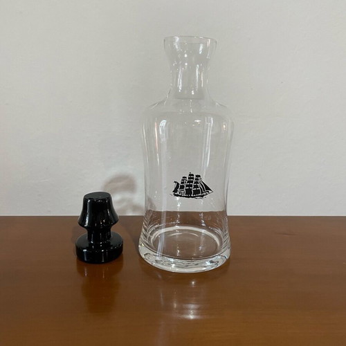 Cutty Sark glass bottle like new, 750ml capacity with small stopper crack