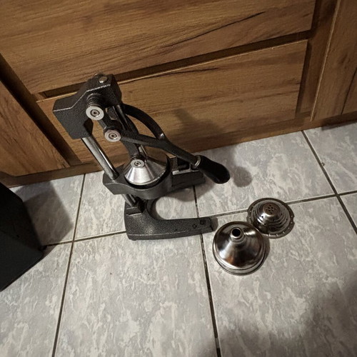Pomegranate Orange Hand Juicer like new