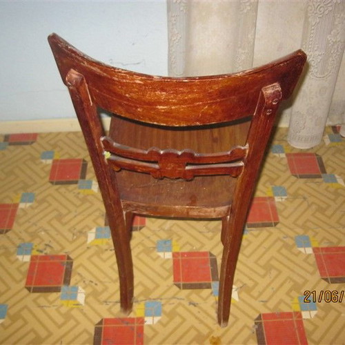 Table with lion legs and 4 chairs used