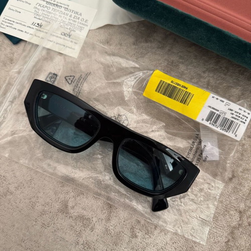 Gucci sunglasses new with acetate frame and light green lens