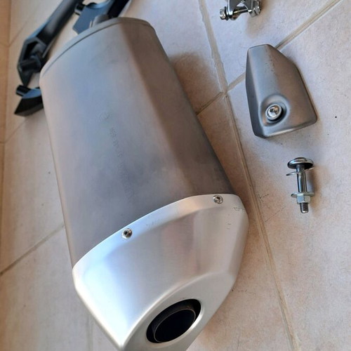 Suzuki GSX-R1000 OEM Exhaust (2017–2020) Unused with Extras