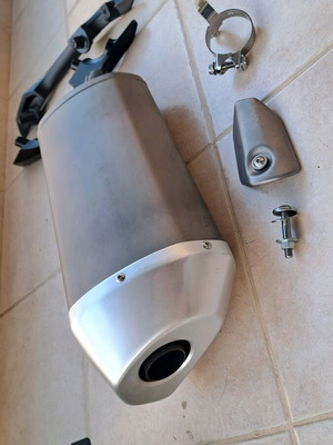Suzuki GSX-R1000 OEM Exhaust (2017–2020) Unused with Extras
