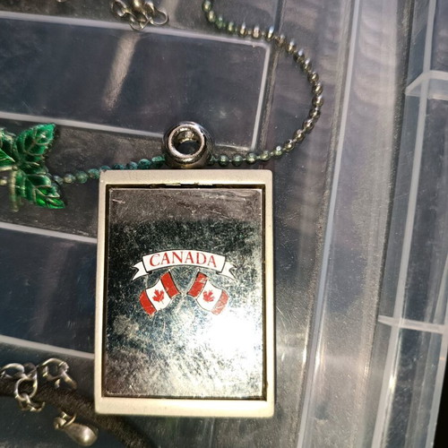 Necklace set used, pack