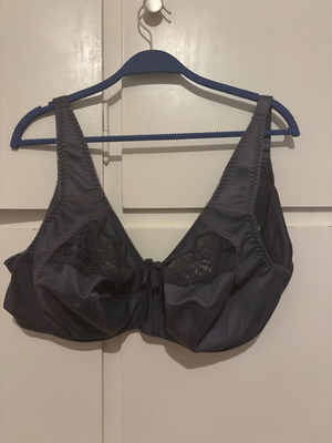 Bra 105 C with padding, like new, gray purple color