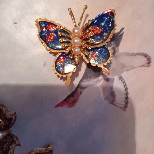 Vintage butterfly brooches like new, colorful