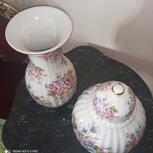 Porcelain vases set of 2, excellent quality, 36 cm height