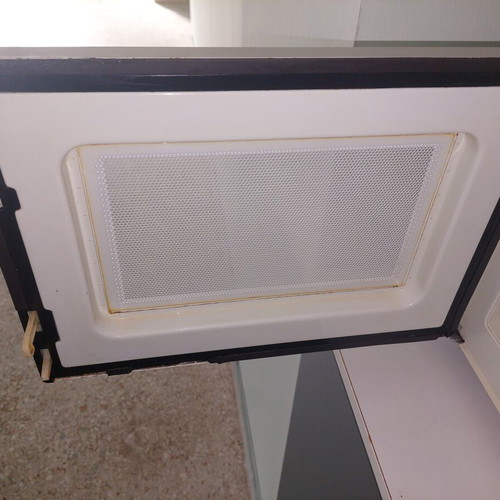Microwave oven used in excellent condition