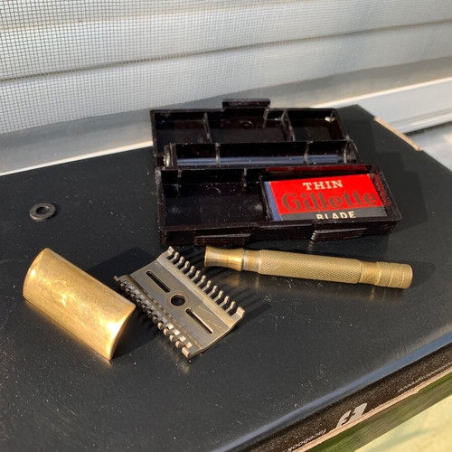 Gillette Gold Open Comb Vintage Safety Razor like new