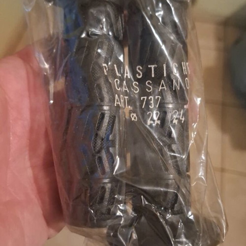 Motorcycle grips new