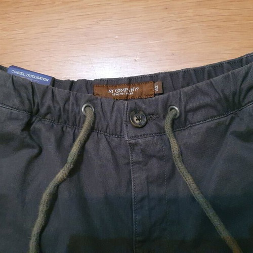 Khaki shorts with elastic belt and drawstring, new, size M