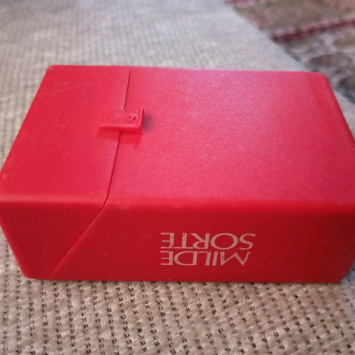 Milde Sorte collectible cigarette case new, plastic vintage