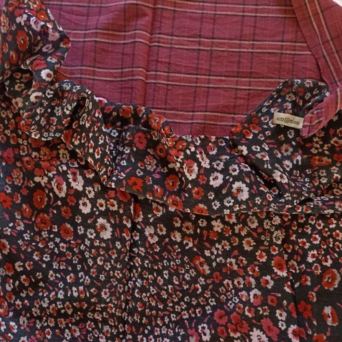 Attrattivo women's neck scarf like new in burgundy shades
