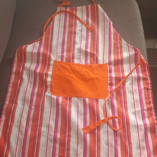 Kitchen apron like new for cooking protection