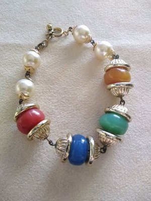 Faux Bijoux bracelet used with beautiful stones