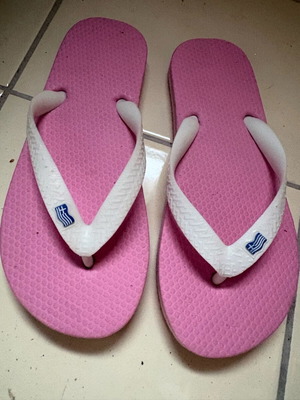 Σαγιονάρες ροζ καινούργιες για κορίτσια 35-36 μέγεθος