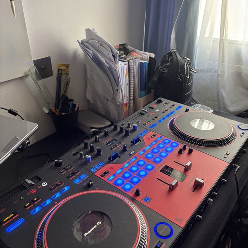 Pioneer DJ DDJ REV7 controller like new