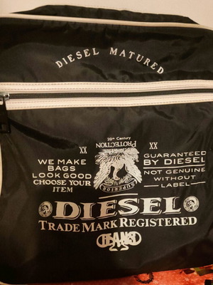 Τσάντα ώμου Diesel σαν καινούργιο, μαύρη, με ρυθμιζόμενο λουράκι