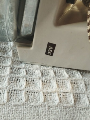 Clothes iron like new