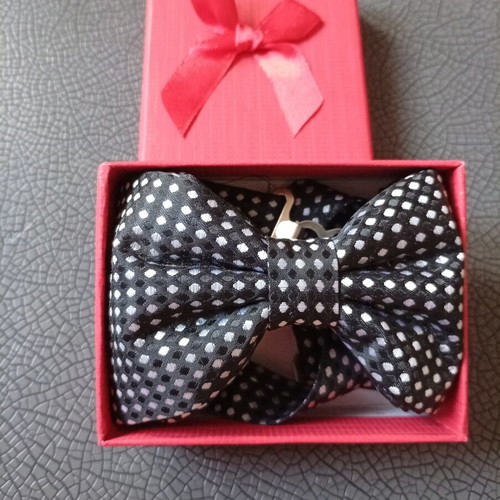Men's bow tie new, black and white