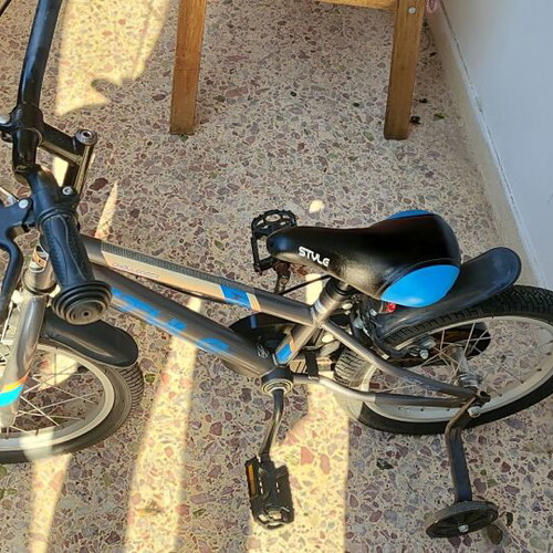 Style Challenger II 16" Boys' Bicycle used, silver