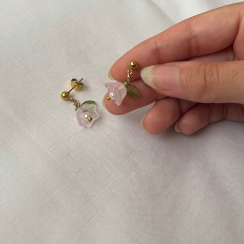 Handmade stud earrings with bead flowers, new