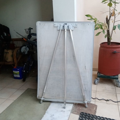 Whiteboard seminar marker with adjustable aluminum legs used