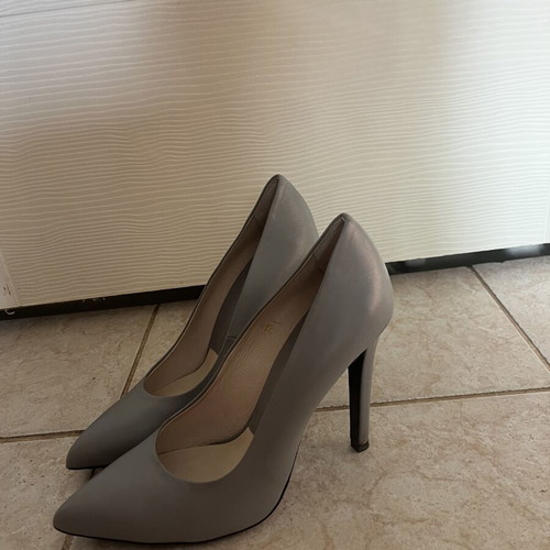 High Heels size 38 like new, gray