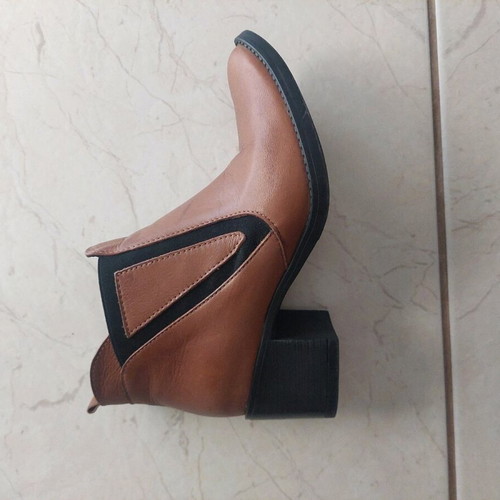 Nikolas tan ankle boots like new, size 38