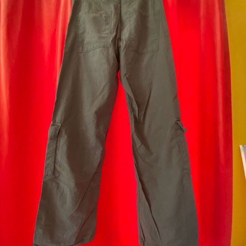 Bershka cargo pants high waist L green like new