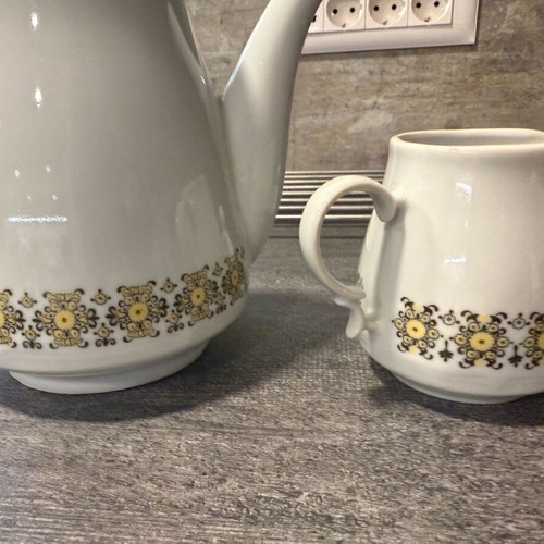 Teapot and creamer set like new, vintage Bulgarian porcelain