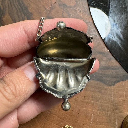 Metal purse like new, small