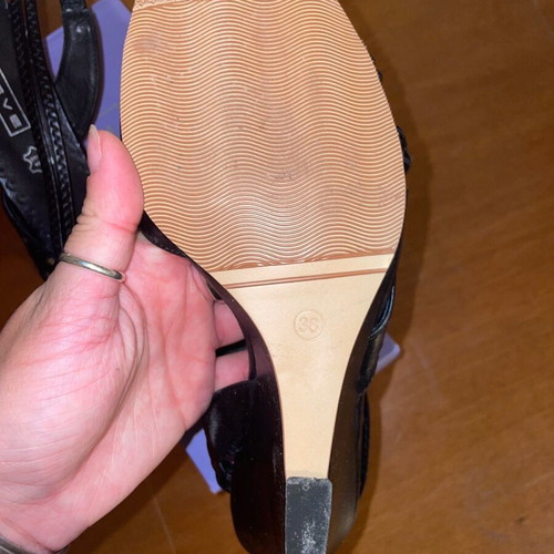 Nueve sandals like new, size 38, black and gold
