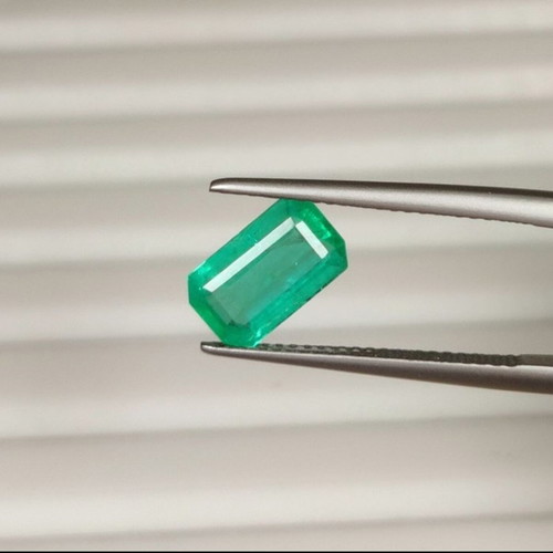 Natural Emerald 1.86 ct IGI Certified from Zambia, new