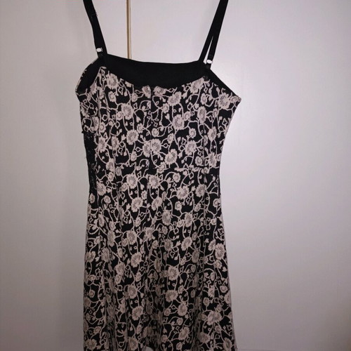 Dress like new with lace band, adjustable straps, size S