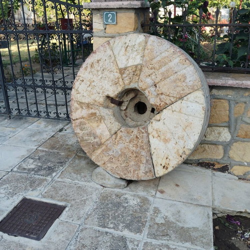 Millstone used large with single and double hoop
