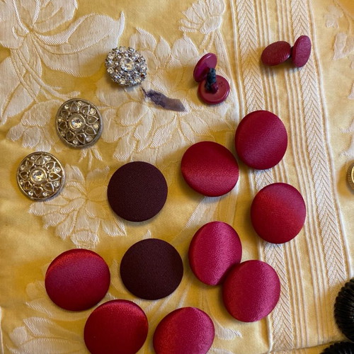 Clothing buttons used, pack of 220 pieces