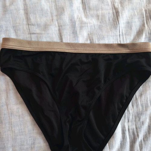 Victoria’s Secret women’s bikini bottom like new, black, size L