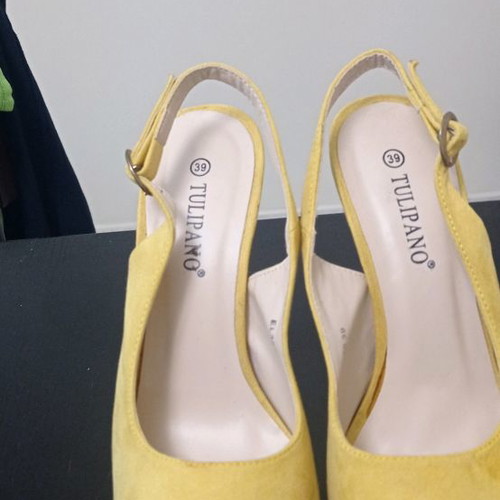 Yellow suede leather sandals used with 15 cm heel