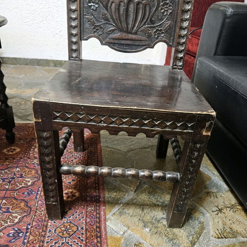 Σετ ξύλινων σκαλιστών επίπλων με τραπέζι, 2 καρέκλες και μπαούλο