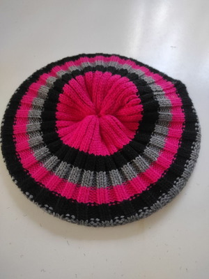 Knitted beret 24cm like new, gray and pink