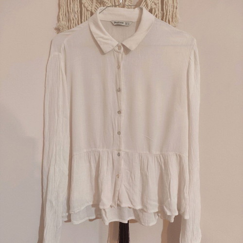 Stradivarius white shirt with ruffles like new