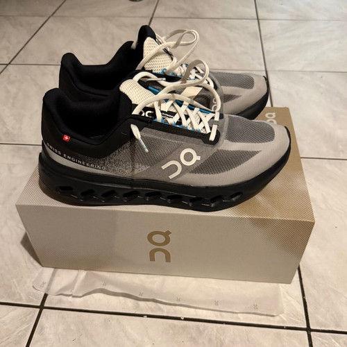 On Cloudsurfer Next Lumos sneakers size 42.5 like new black/dew